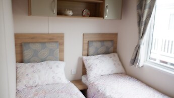 Luxury 2 Bedroom Caravan at Mersea Island Holiday
