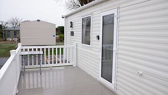 Luxury 2 Bedroom Caravan at Mersea Island Holiday