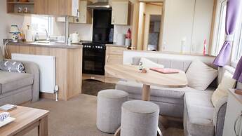 Luxury 2 Bedroom Caravan at Mersea Island Holiday