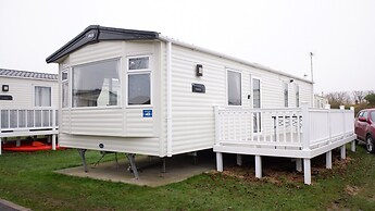 Luxury 2 Bedroom Caravan at Mersea Island Holiday