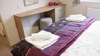 Luxury 2 Bedroom Caravan at Mersea Island Holiday