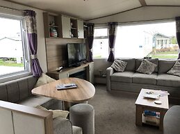 Luxury 2 Bedroom Caravan at Mersea Island Holiday
