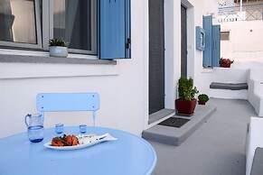 Amphoras Apartments