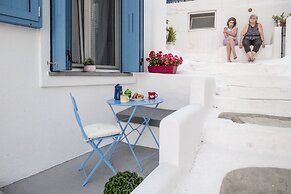 Amphoras Apartments