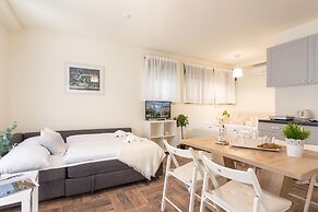Modern and Cozy Studio Near City Center