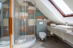 Newly Refurbished Loft Near City Center