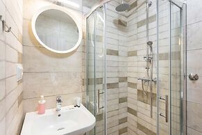 Spacious Studio Near City Center