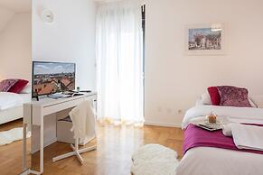 Cozy and Bright Studio Near City Center