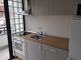 Bright and Cozy Studio Near City Center