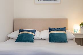 Newly Refurbished Studio Near Kvaternik Square