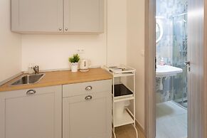 Newly Refurbished Studio Near Kvaternik Square