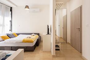 Colorful Studio Near Kvaternik Square