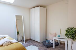 Cozy and Modern Studio Near City Center