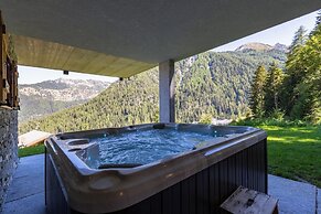 Authentic Swiss Spa Chalet Hot Tub & Sauna