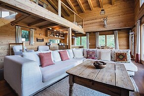 Authentic Swiss Spa Chalet Hot Tub & Sauna