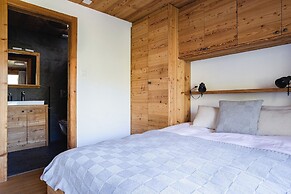 Authentic Swiss Spa Chalet Hot Tub & Sauna
