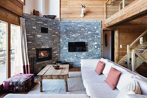 Authentic Swiss Spa Chalet Hot Tub & Sauna