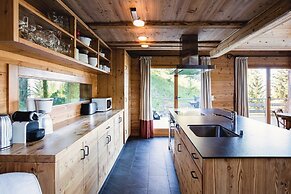Authentic Swiss Spa Chalet Hot Tub & Sauna
