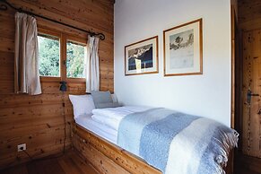 Authentic Swiss Spa Chalet Hot Tub & Sauna