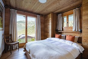 Authentic Swiss Spa Chalet Hot Tub & Sauna