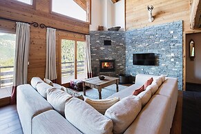 Authentic Swiss Spa Chalet Hot Tub & Sauna