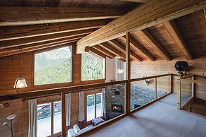 Authentic Swiss Spa Chalet Hot Tub & Sauna