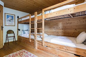 Authentic Swiss Spa Chalet Hot Tub & Sauna
