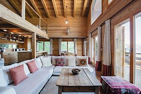 Authentic Swiss Spa Chalet Hot Tub & Sauna
