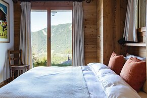 Authentic Swiss Spa Chalet Hot Tub & Sauna