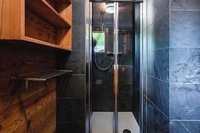 Authentic Swiss Spa Chalet Hot Tub & Sauna