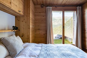 Authentic Swiss Spa Chalet Hot Tub & Sauna