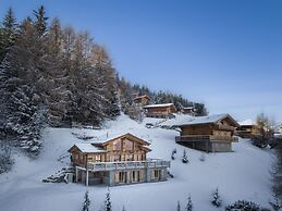 Authentic Swiss Spa Chalet Hot Tub & Sauna