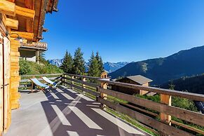 Authentic Swiss Spa Chalet Hot Tub & Sauna