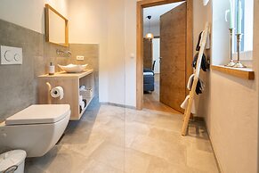 Mountain Living Apartments - Ski-In & Ski-Out