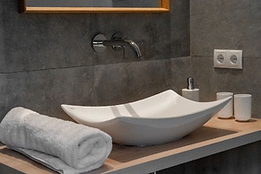 Mountain Living Apartments - Ski-In & Ski-Out