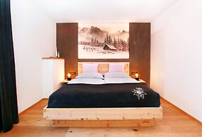 Mountain Living Apartments - Ski-In & Ski-Out