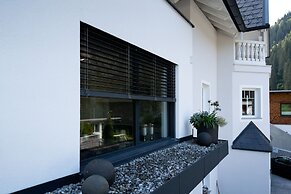 Mountain Living Apartments - Ski-In & Ski-Out