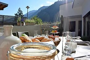 Mountain Living Apartments - Ski-In & Ski-Out