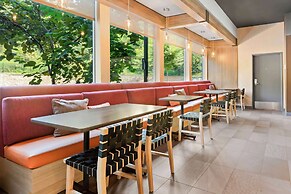 Tru by Hilton Asheville Blue Ridge Parkway