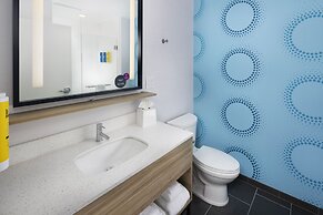 Tru by Hilton Asheville Blue Ridge Parkway