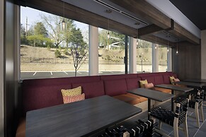 Tru by Hilton Asheville Blue Ridge Parkway