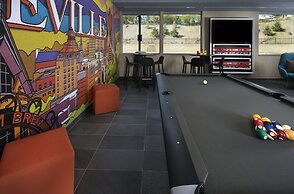 Tru by Hilton Asheville Blue Ridge Parkway