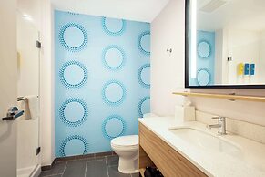 Tru by Hilton Asheville Blue Ridge Parkway