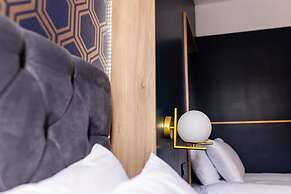 Hollywood Suite Sasco Apartments