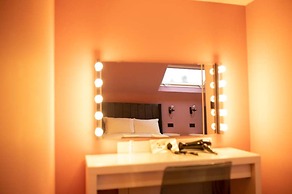 Hollywood Suite Sasco Apartments