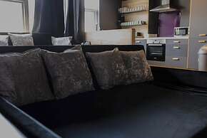 Hollywood Suite Sasco Apartments