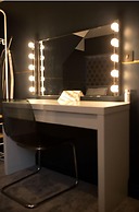 Hollywood Suite Sasco Apartments