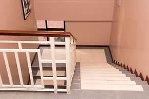 The Grand Villa Hotel