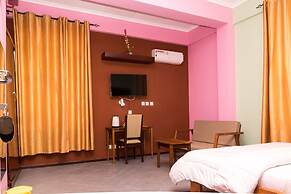 The Grand Villa Hotel