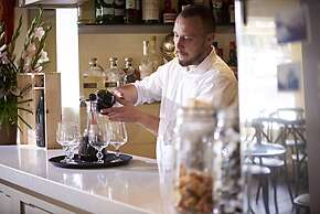 Valentinos Restaurant With Rooms